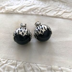 Double sided earrings